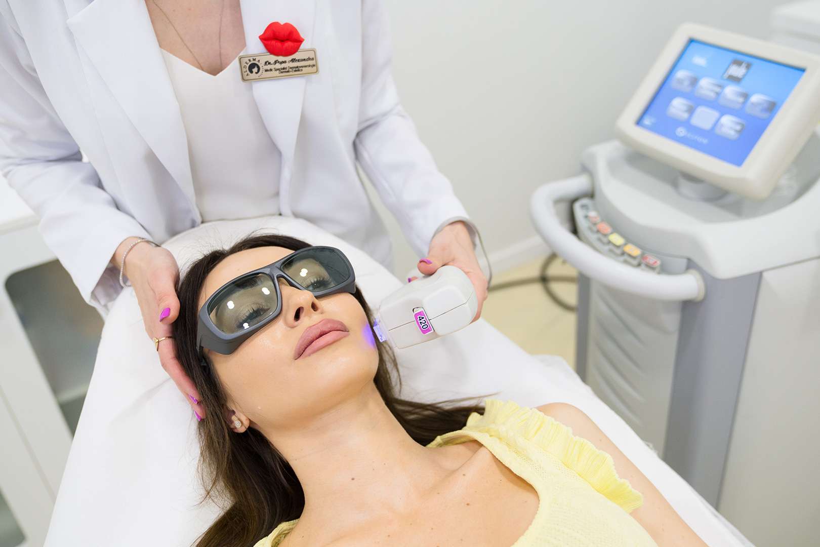 1-rejuvenare faciala laser constanta alderma.png